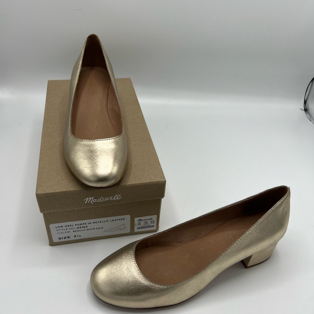 metallic pumps low heel